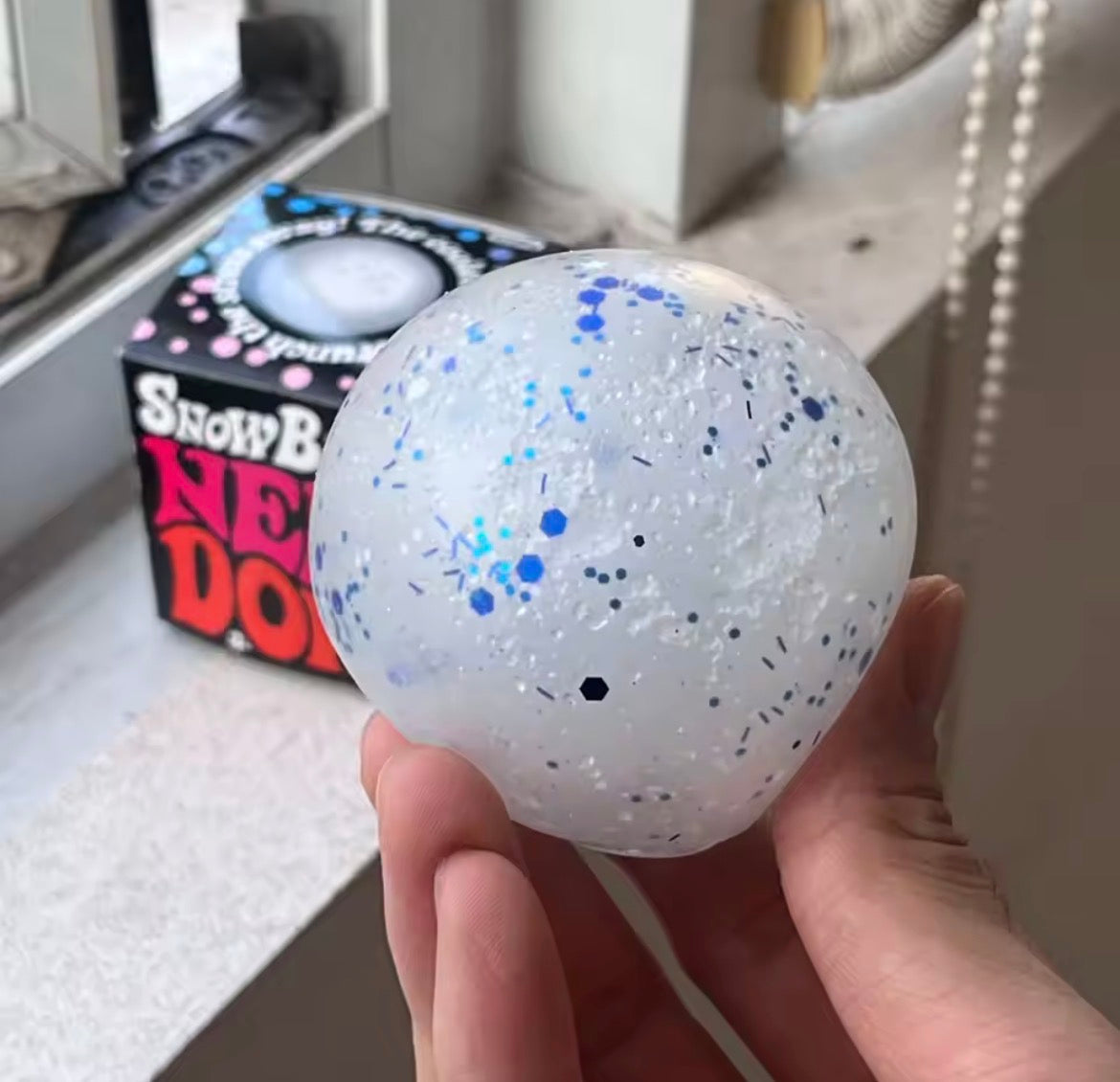 R1557 Snow Ball Crunch Snow Ball Crunch Stress Relief Toy