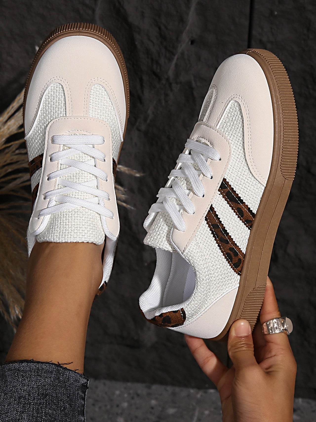 R1192 Leopard Patchwork Flat Sneakers
