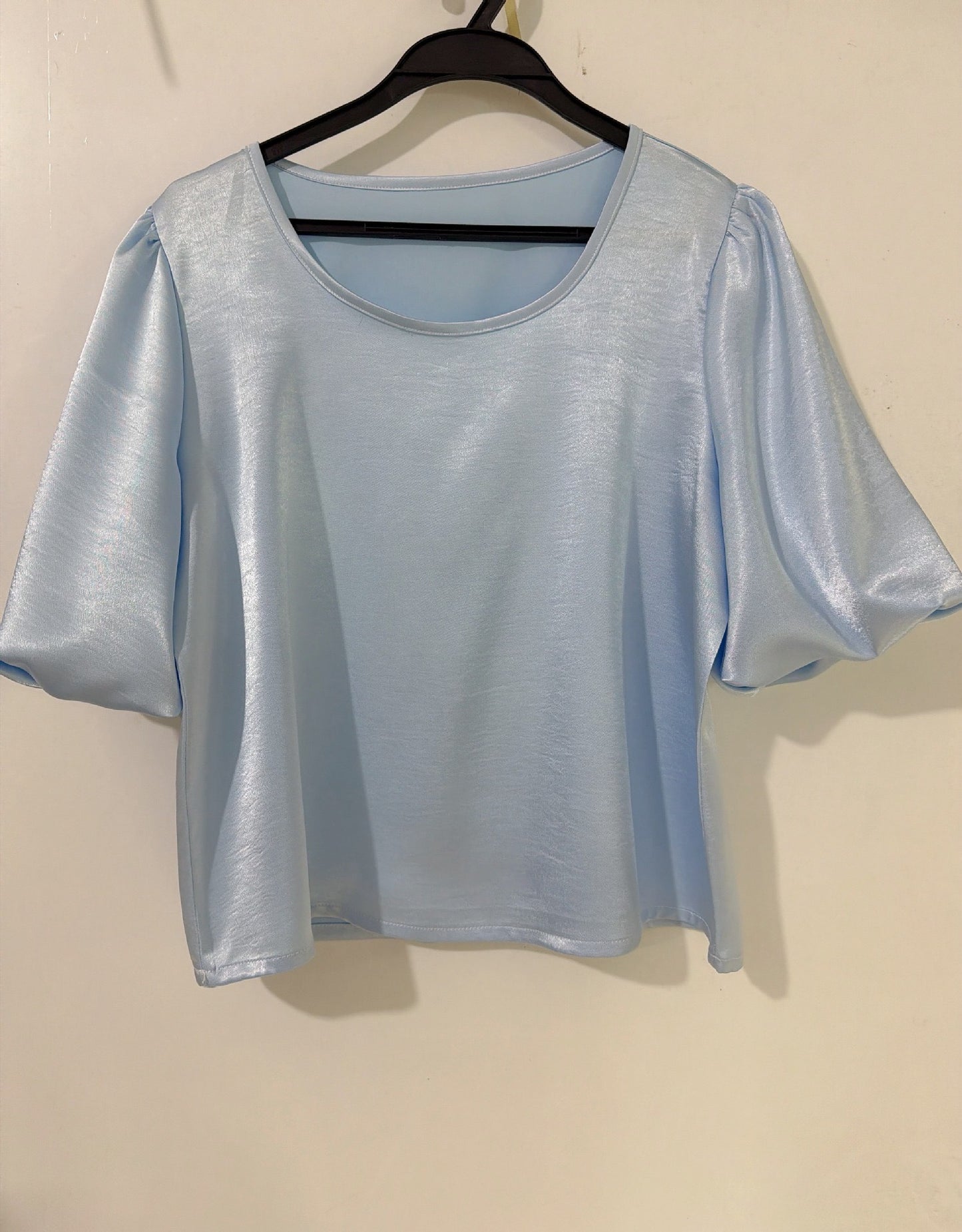 R1237 Women's Round Neck Satin Puff Sleeve Blouse