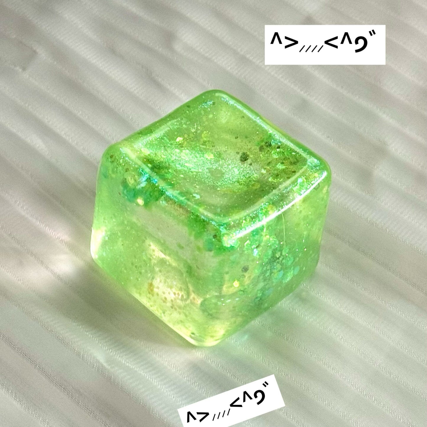 R1485 Glitter Ice Cube Squeeze Ball