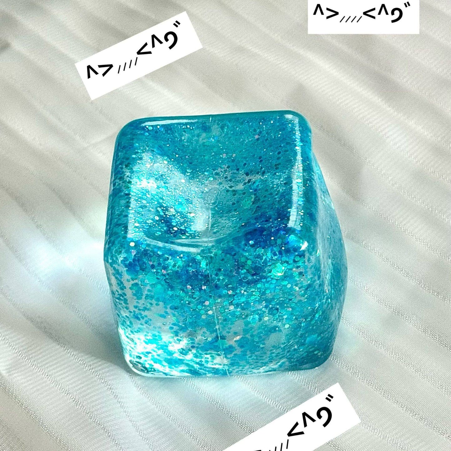 R1485 Glitter Ice Cube Squeeze Ball