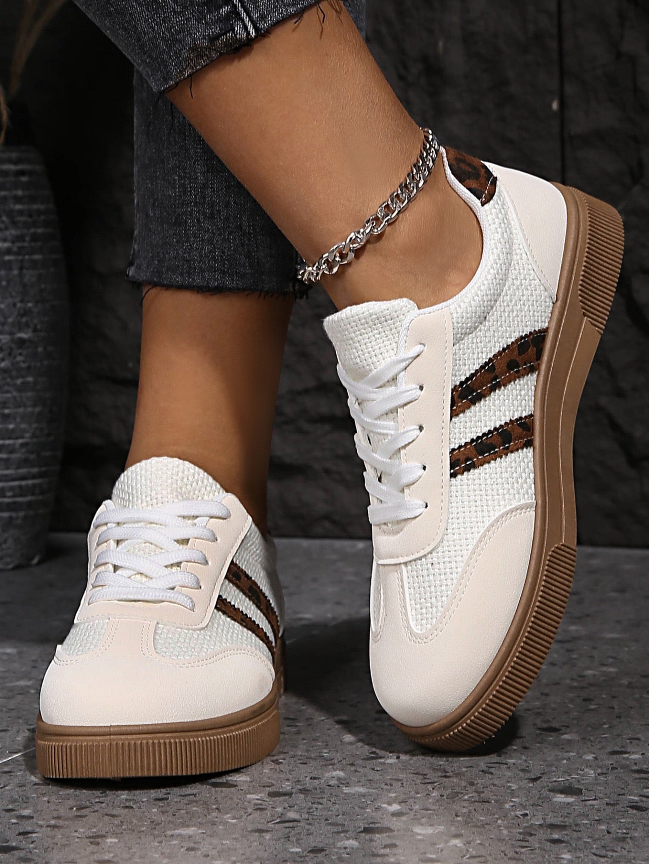 R1192 Leopard Patchwork Flat Sneakers