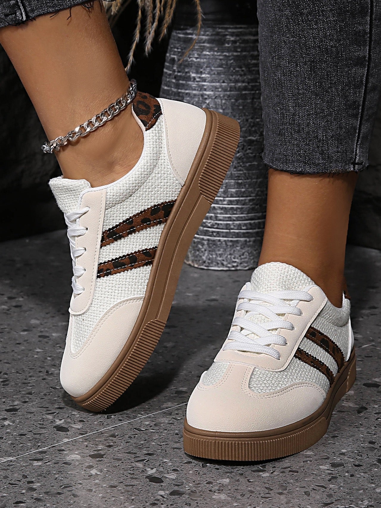 R1192 Leopard Patchwork Flat Sneakers