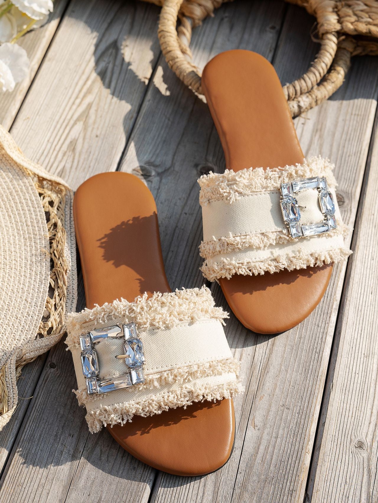 R1339 White Frayed Wide Band Rhinestone Buckle Detail Slippers