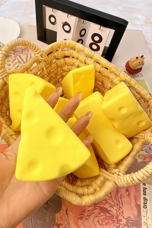 R1401 Yellow Relieve Stress Cheese Squishy Toy