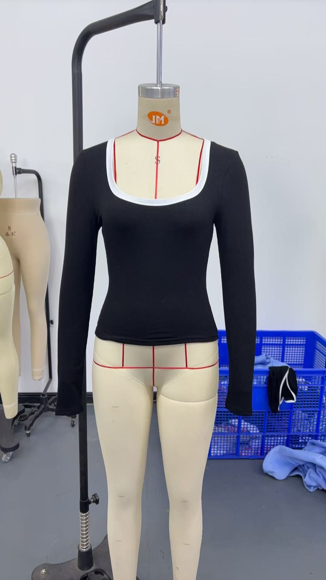 R1223 Square Neck Solid Color Slim-fit Top