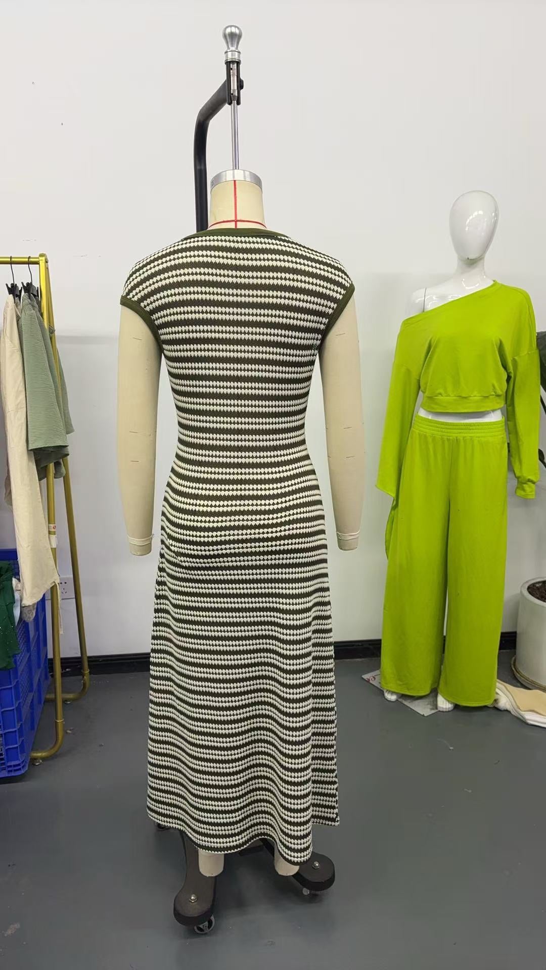 R1274 Short Sleeve Slim Fit Stripe Sweater Maxi Dress