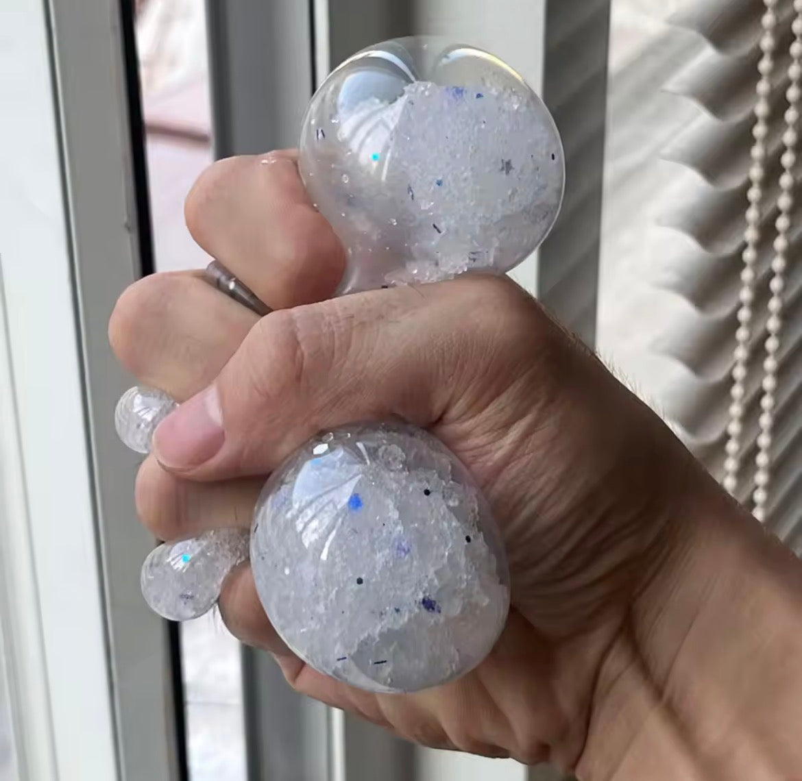 R1557 Snow Ball Crunch Snow Ball Crunch Stress Relief Toy