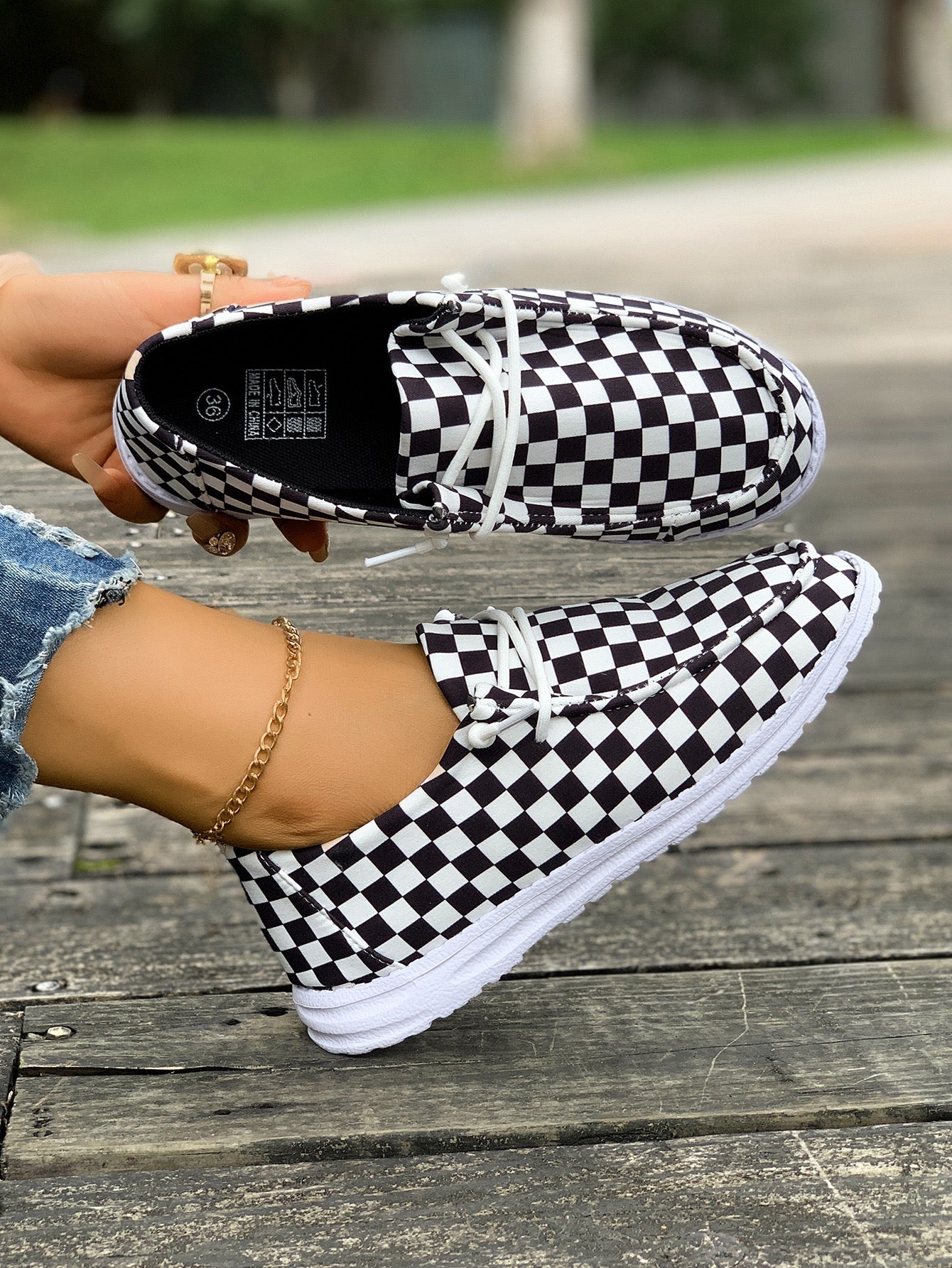 R1270 Lace-up Checked Flat Shoes