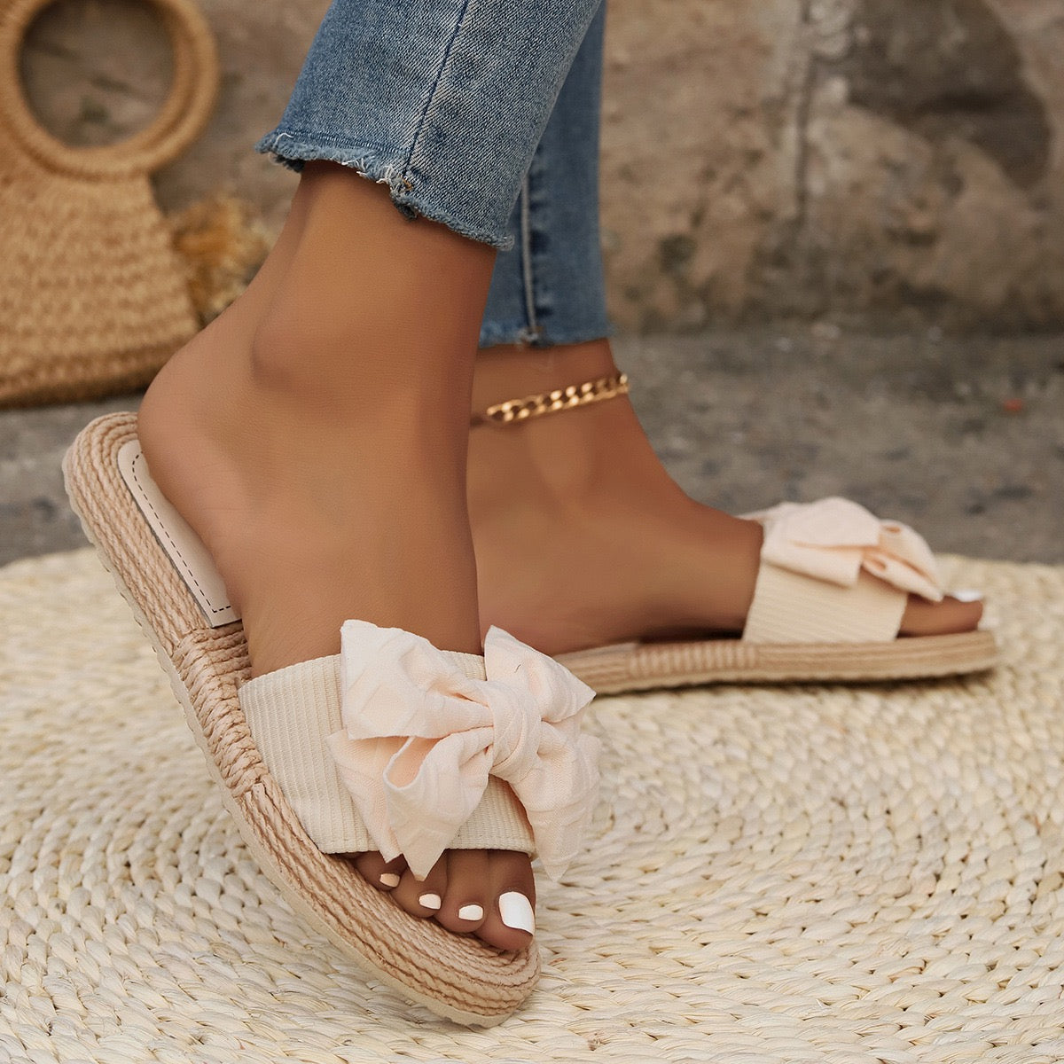 R1243 Bow Decor Straw Woven Flip Flop Slippers