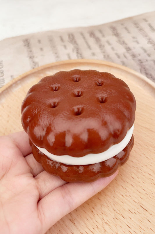 R1450 Cinnamon Slow Rebound Realistic Sandwich Cookie Stress Relief Toy
