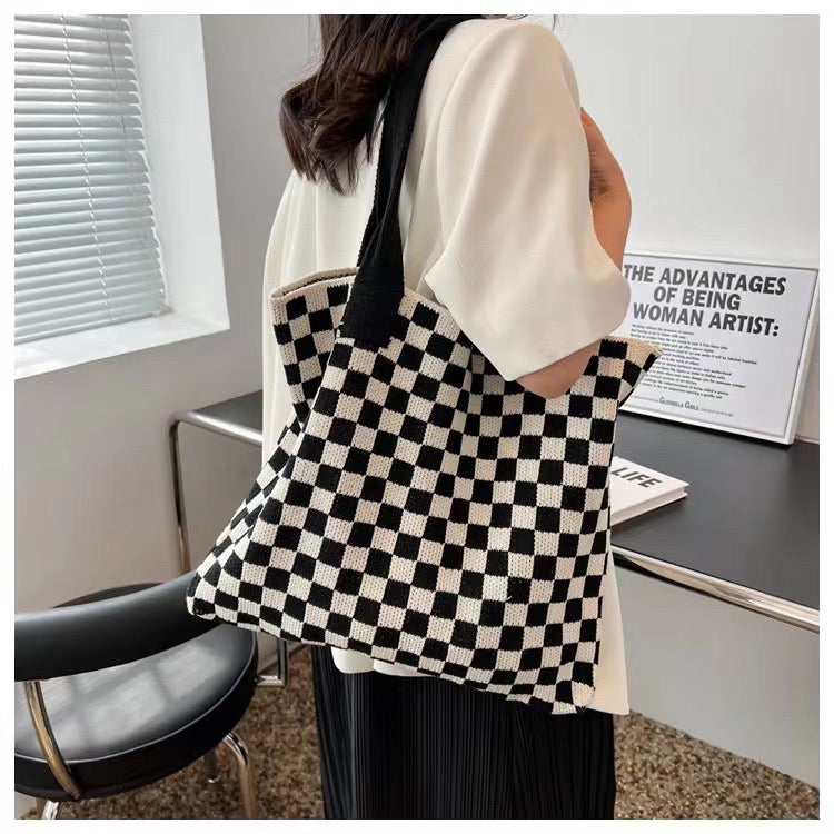 R1283 Knitted Checked Tote Bag