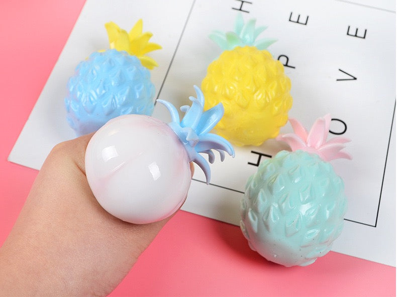 R1490 Pineapple Squeeze Toy