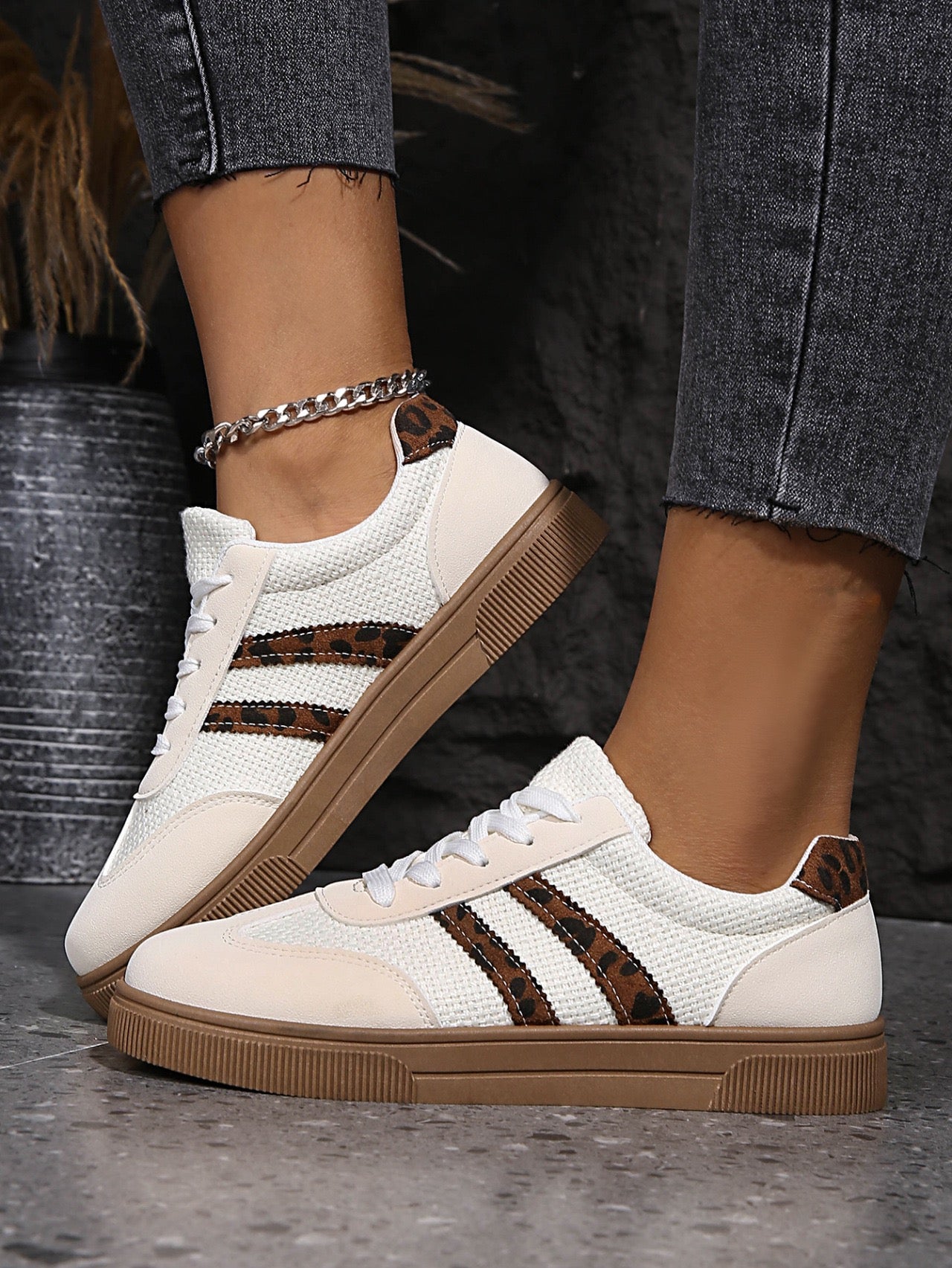 R1192 Leopard Patchwork Flat Sneakers
